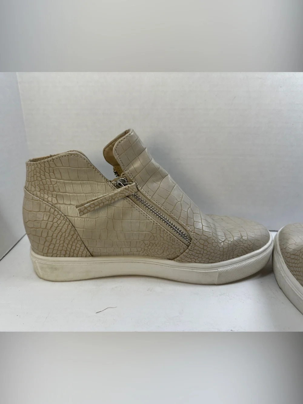 Steve Madden Women’s Beige Croc-Embossed Zip Sneaker Boot Size 8